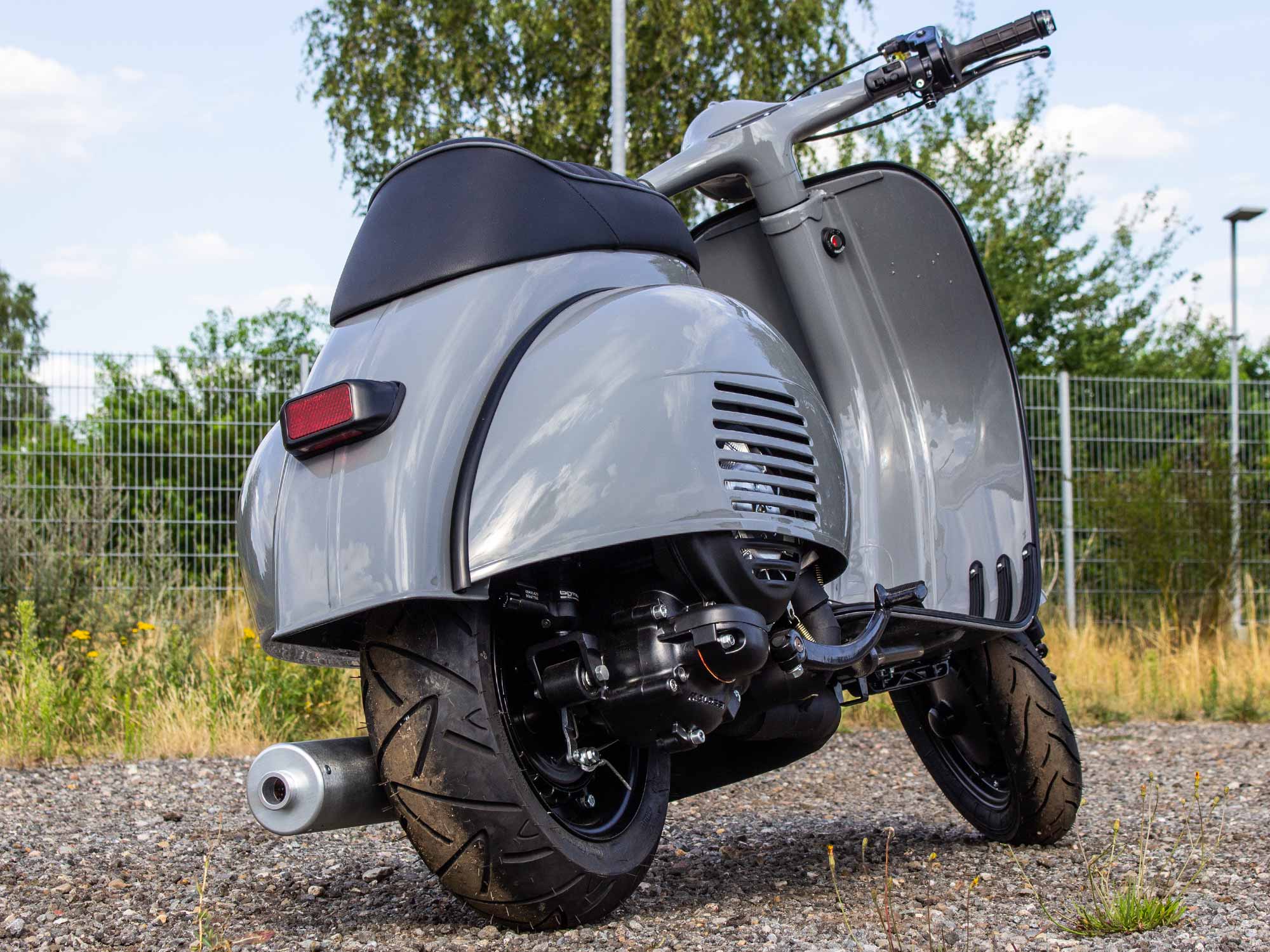 Umgearbeitetes Vespa PX Heck mit VNB Seitenhauben
