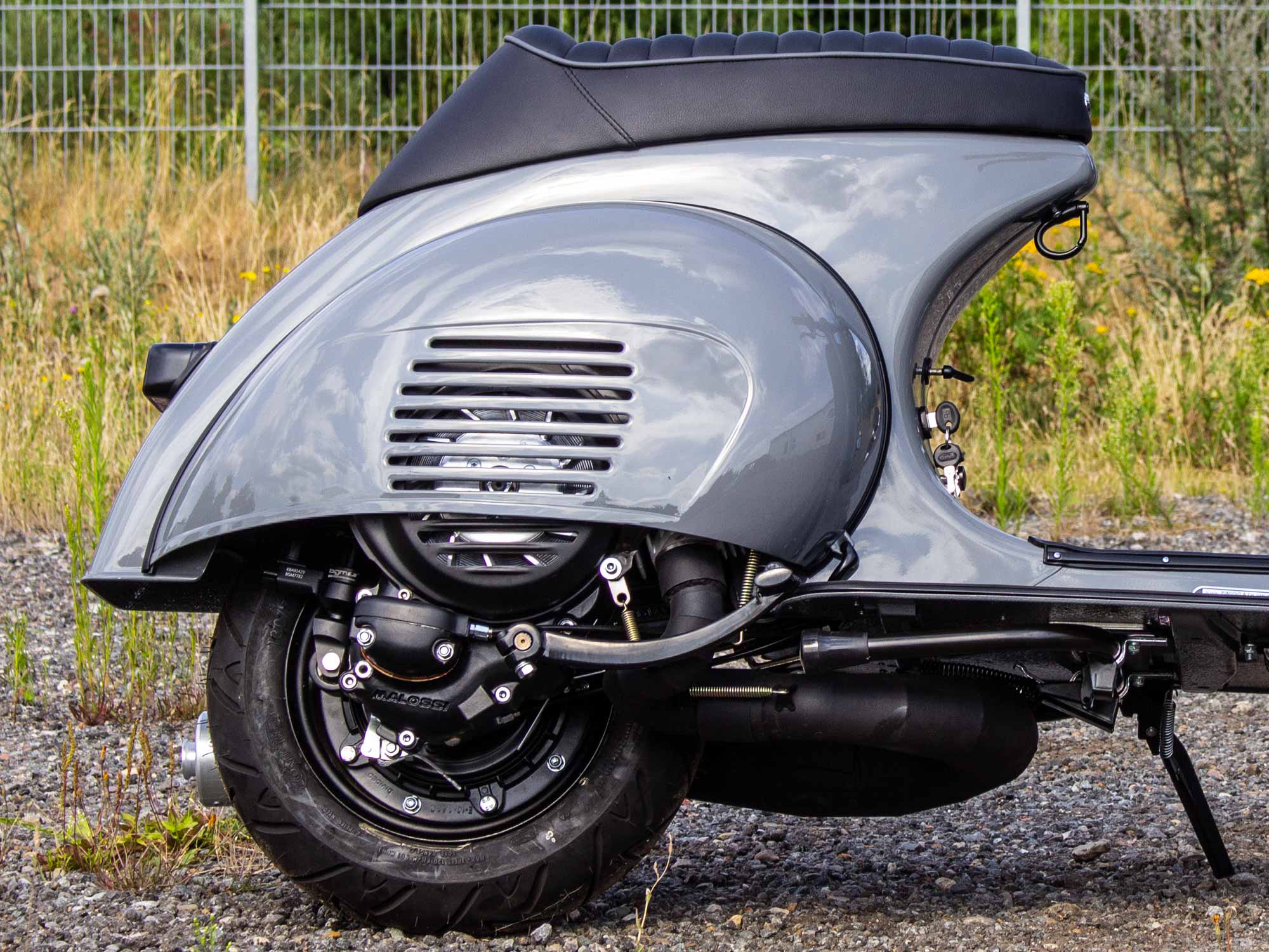 Umgearbeitetes Vespa PX Heck mit VNB Seitenhauben