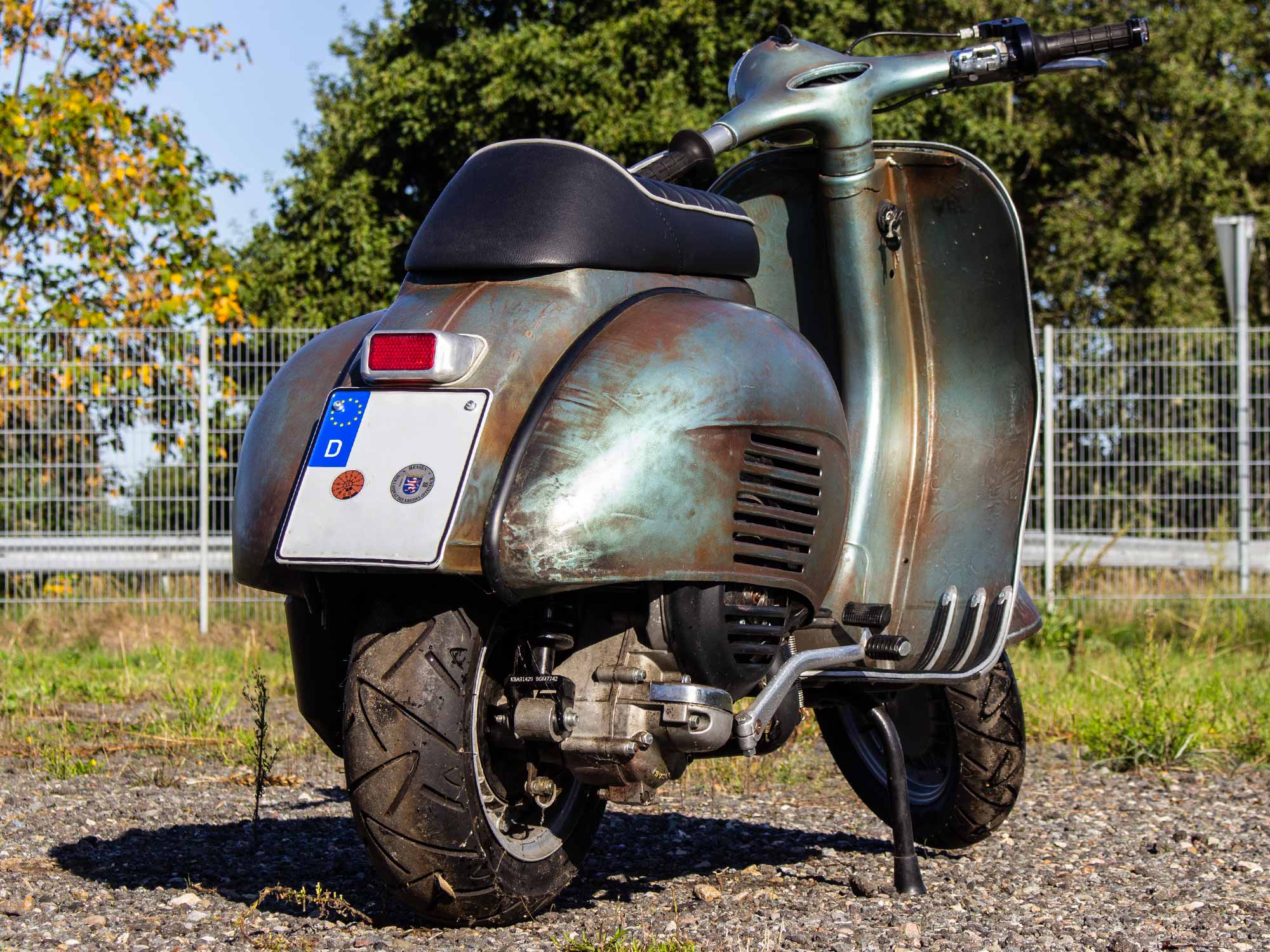 Umgearbeitetes Vespa PX Heck mit VNB Standard Seitenhauben