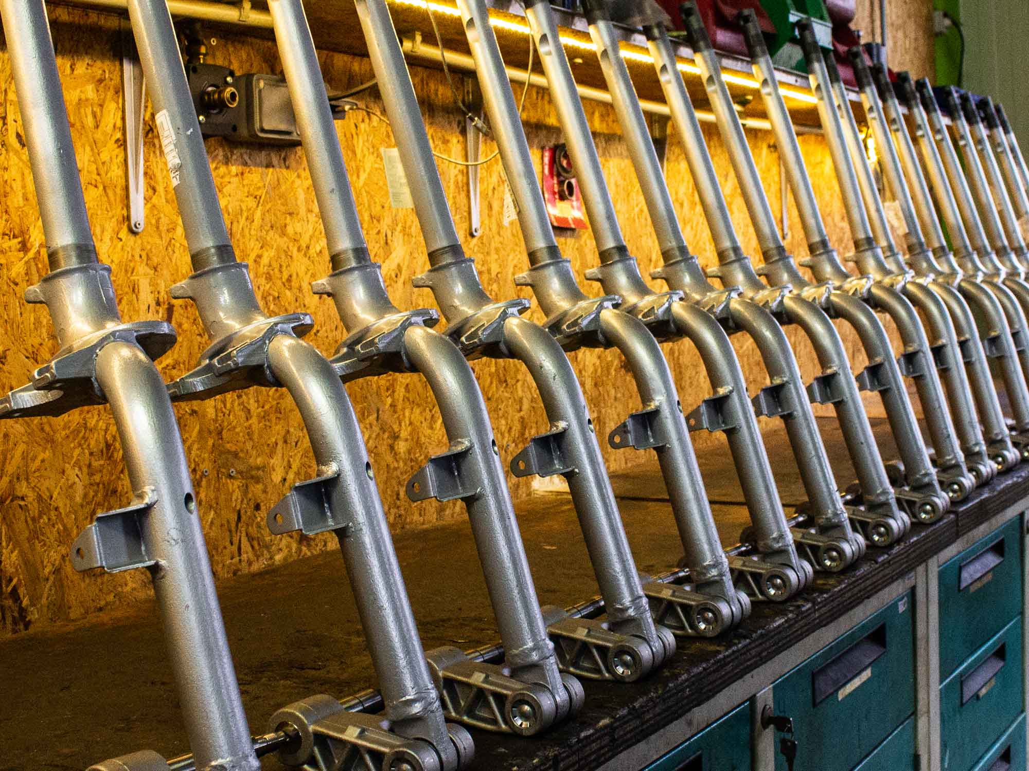 Vespa PX Gabeln zur Umarbeitung in der Werkstatt